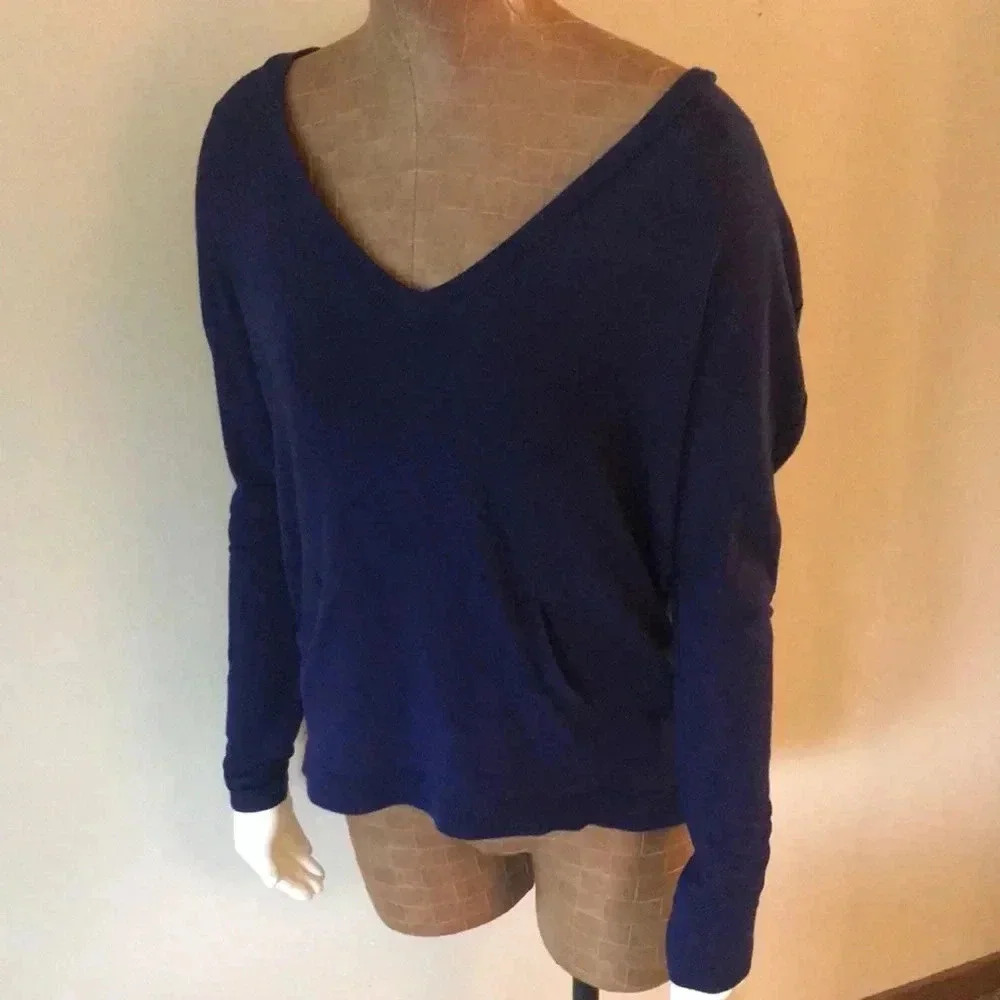 Express Women’s XS Vneck sweatshirt purple‎